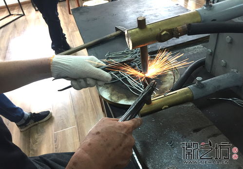 點亮匠心之路，從鐵畫到彩燈 安徽工藝美術大師的傳統技法新闡釋
